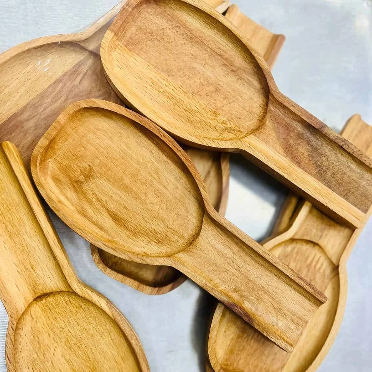 زیر قاشقی کنار گازی چوبی