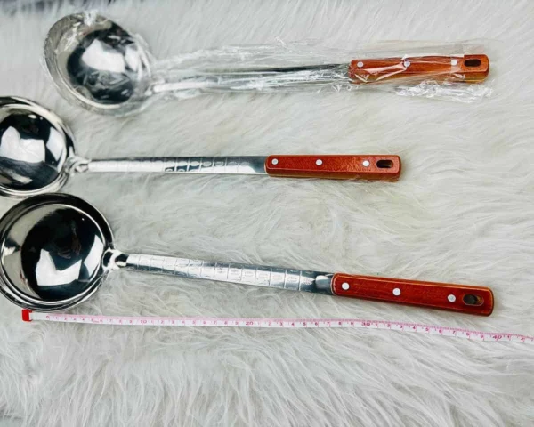 ملاقه استیل نگیر دسته چوبی خارجی
