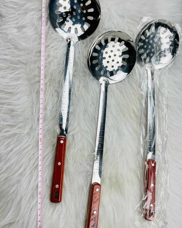 کفگیر استیل نگیر دسته چوبی خارجی