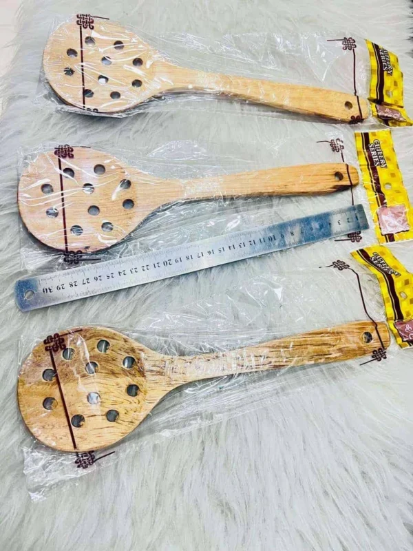 کفگیر چوبی سوراخدار